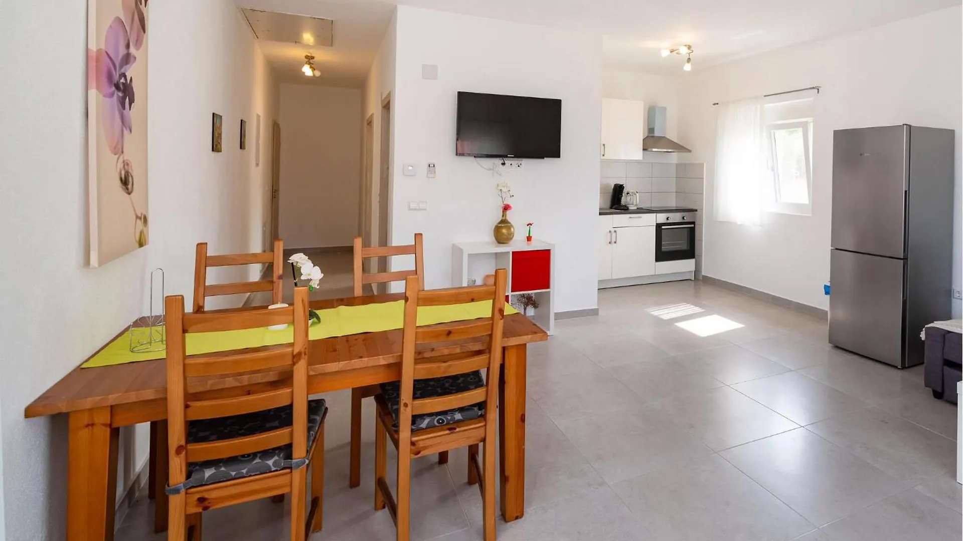 1 Bedroom Lovely Apartment In ريتنا