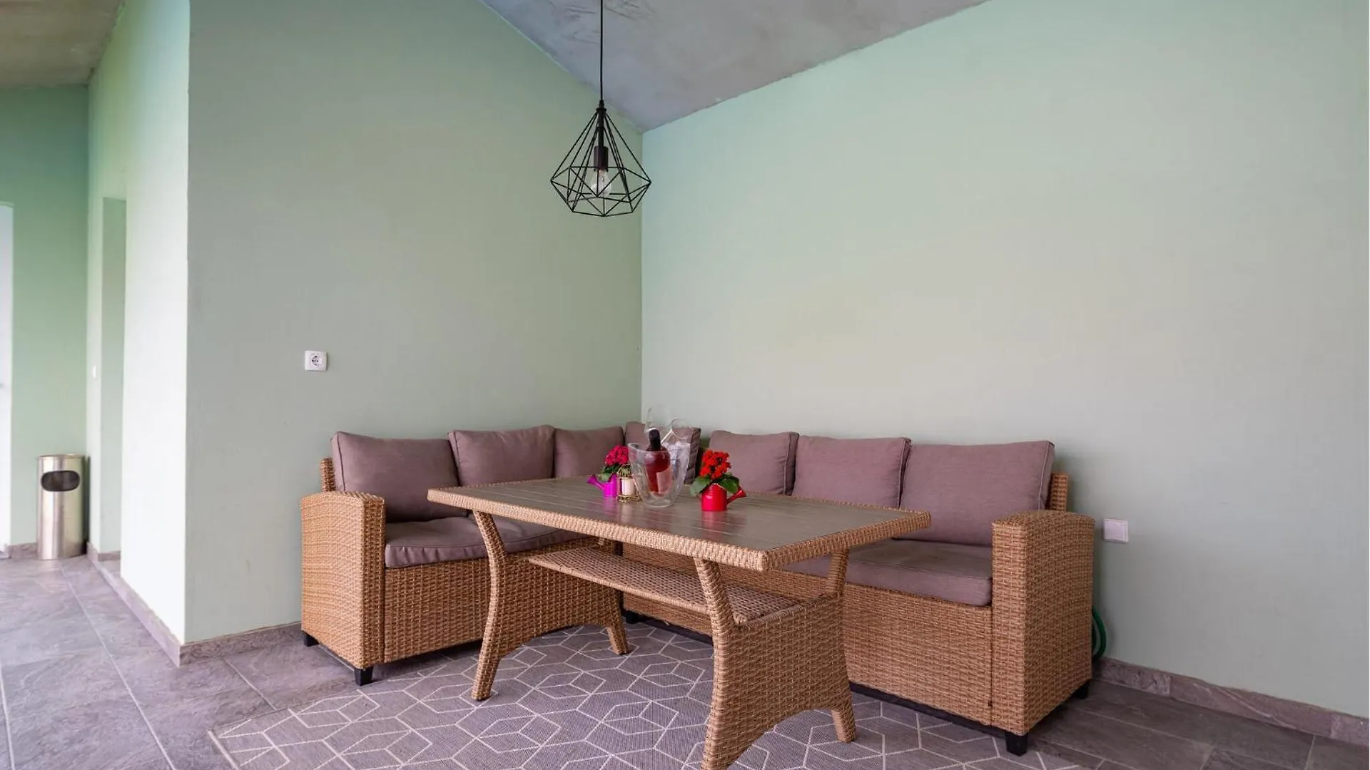 1 Bedroom Lovely Apartment In ريتنا